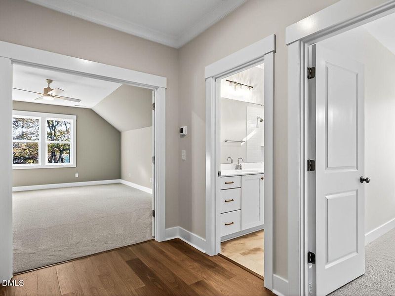 032-1280x960-landing