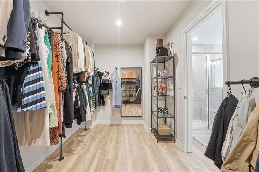 Furnished interior view inside a new home in Riverwood, Dallas (Image 9).