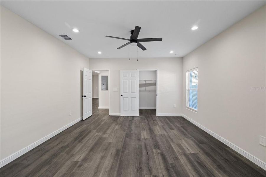 Spacious, unfurnished interior of a new home in , St. Petersburg (Image 36). Spacious, unfurnished interior of a new home in , St. Petersburg (Image 36).