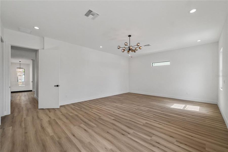 Spacious, unfurnished interior of a new home in , Tampa (Image 33).