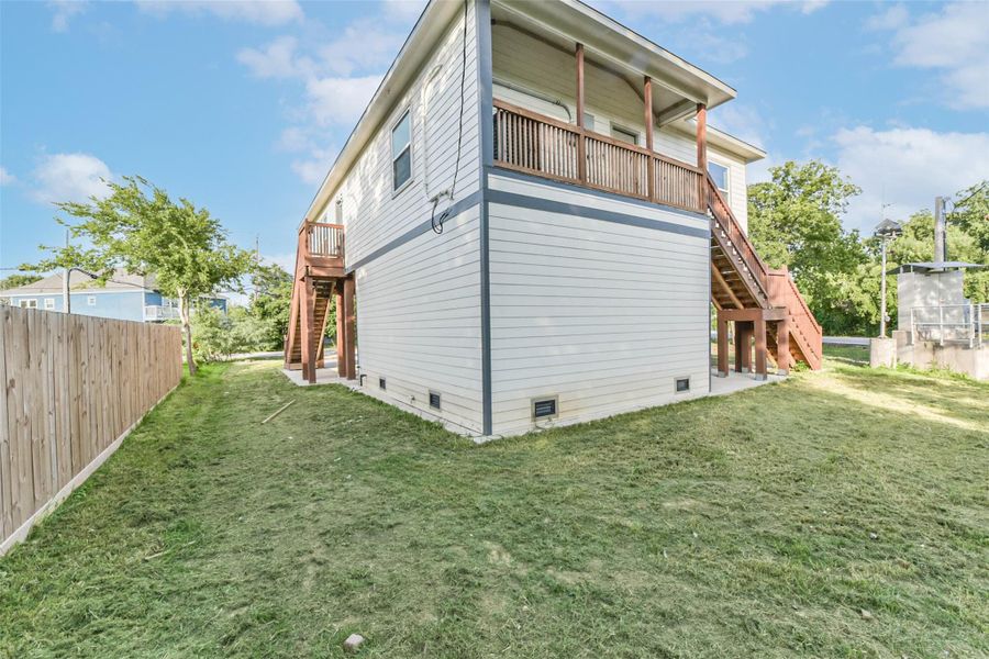Look at all the room available for creating a stunning garden or atrium. Look at all the room available for creating a stunning garden or atrium.
