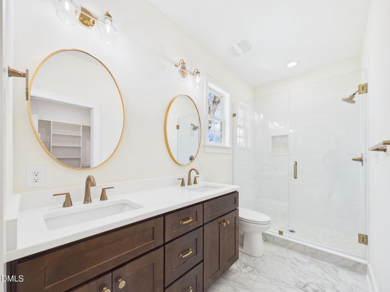 CAM01608G0-PR0128-STILL058