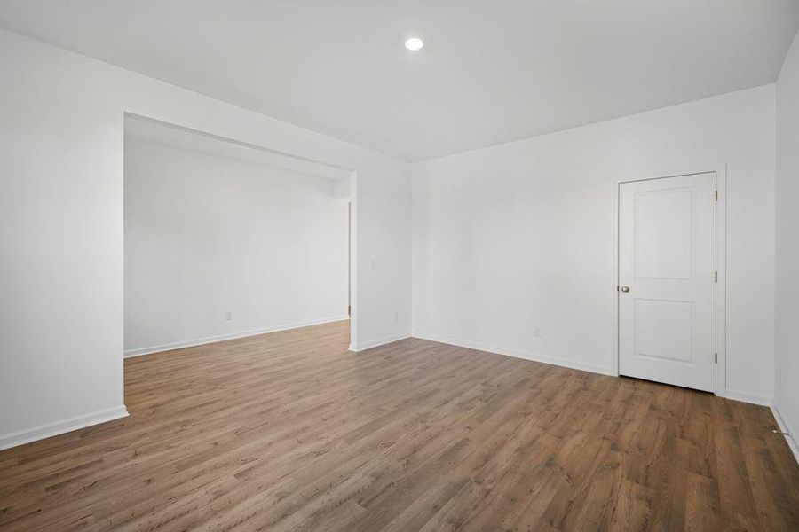 Spacious, unfurnished interior of a new home in Falls Creek, Flowery Branch (Image 22).