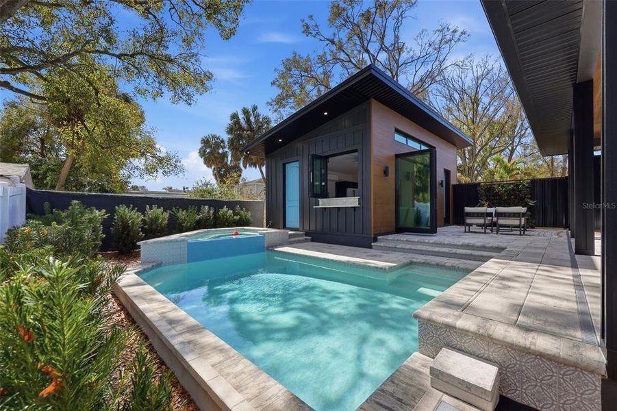 Exterior details and patio area of a home in , Tampa (Image 44).