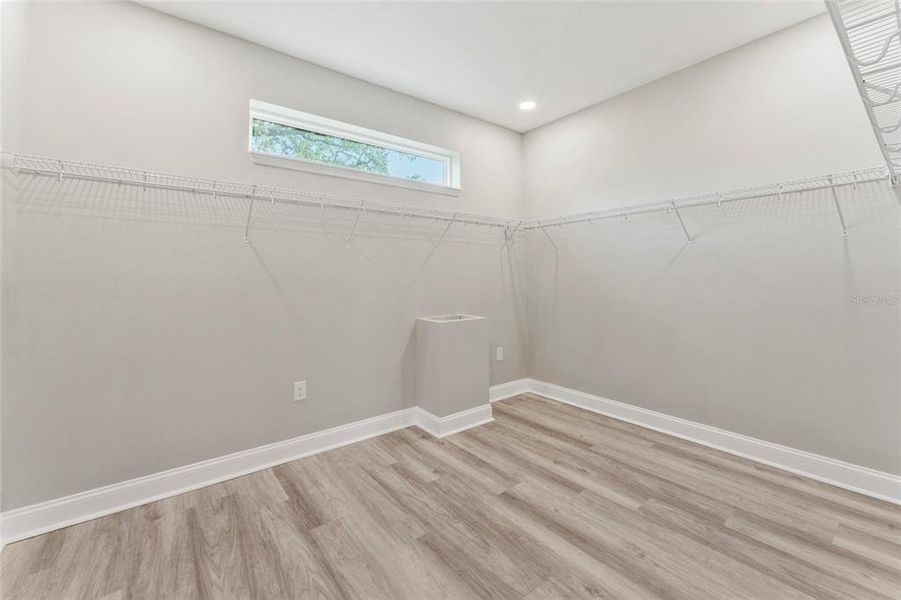 Spacious, unfurnished interior of a new home in , Tampa (Image 20).