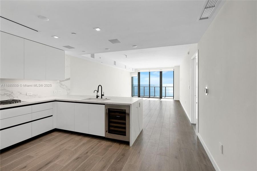 Spacious, unfurnished interior of a new home in , Pompano Beach (Image 63).