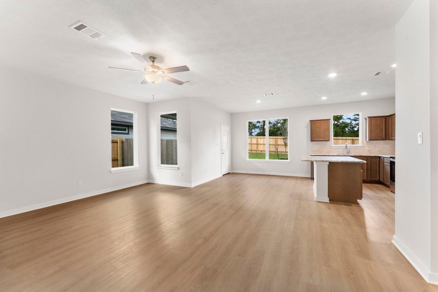 Spacious, unfurnished interior of a new home in Rockbridge East, Huntsville (Image 8). Spacious, unfurnished interior of a new home in Rockbridge East, Huntsville (Image 8).