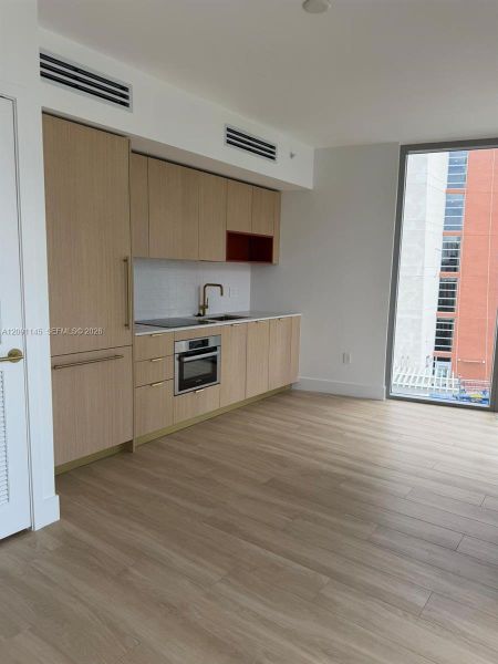 Spacious, unfurnished interior of a new home in , Miami (Image 10).