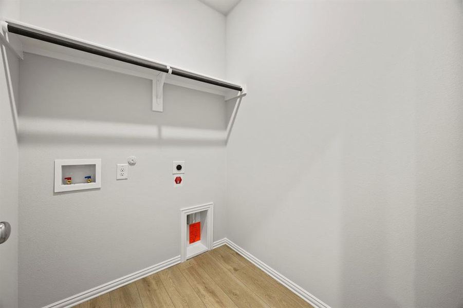 11-web-or-mls-556-ridgewood-dr