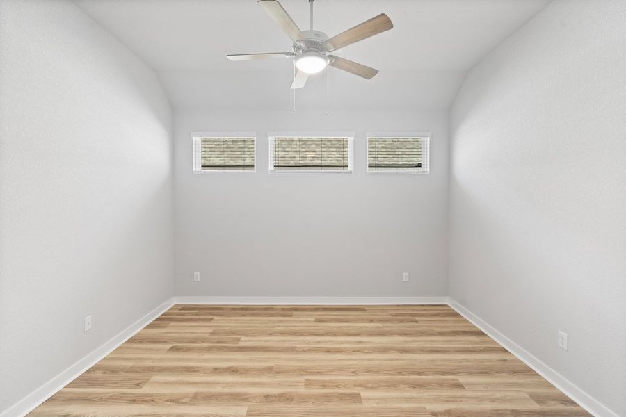 Spacious, unfurnished interior of a new home in Lariat, Liberty Hill (Image 32).