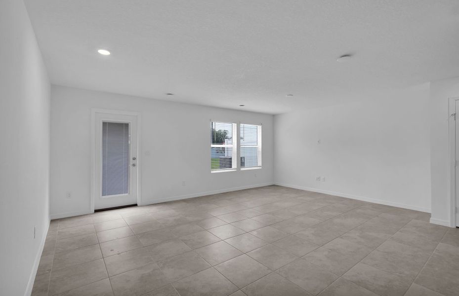 Spacious, unfurnished interior of a new home in Normandy Pines, Jacksonville (Image 16).