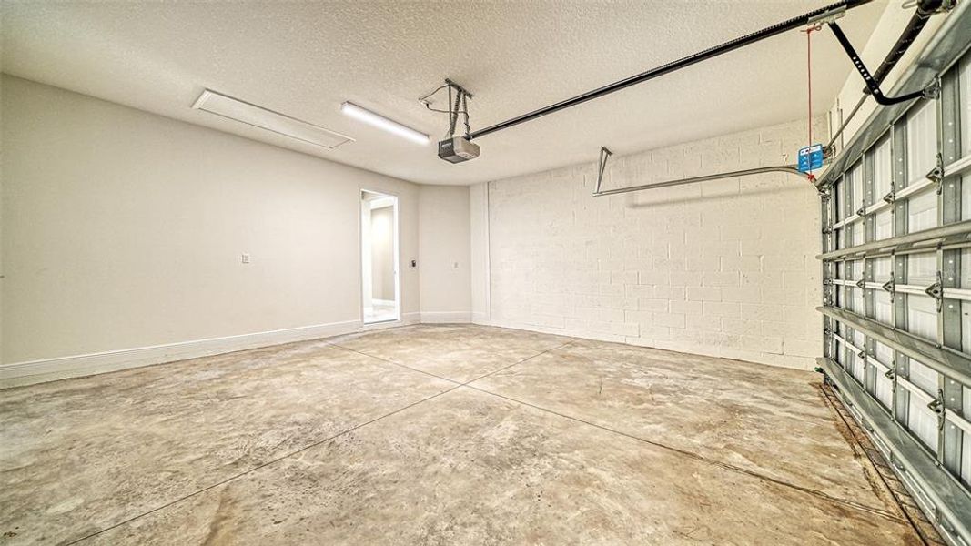 Spacious, unfurnished interior of a new home in Wildleaf at North River Ranch, Parrish (Image 27).
