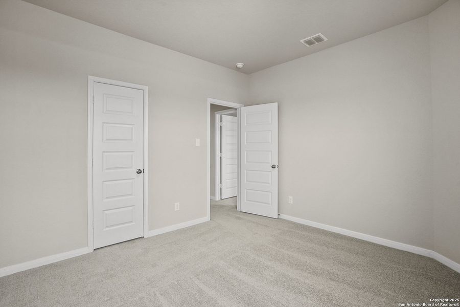 Spacious, unfurnished interior of a new home in Dauer Ranch, New Braunfels (Image 24). Spacious, unfurnished interior of a new home in Dauer Ranch, New Braunfels (Image 24).