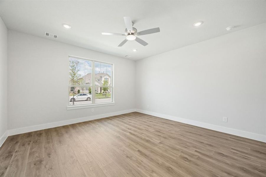 Spacious, unfurnished interior of a new home in Dove Hollow, Waxahachie (Image 17). Spacious, unfurnished interior of a new home in Dove Hollow, Waxahachie (Image 17).