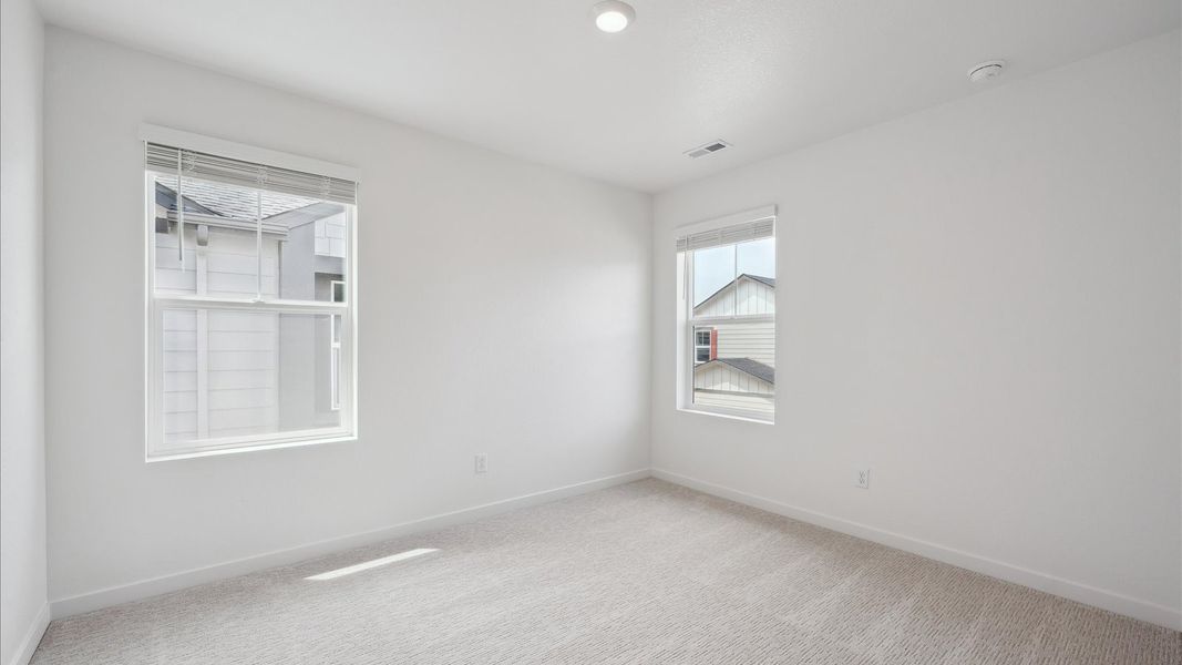 Spacious, unfurnished interior of a new home in Horizon Uptown, Aurora (Image 11).