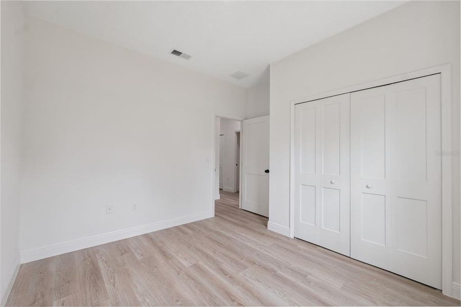 Spacious, unfurnished interior of a new home in , Ocala (Image 21).