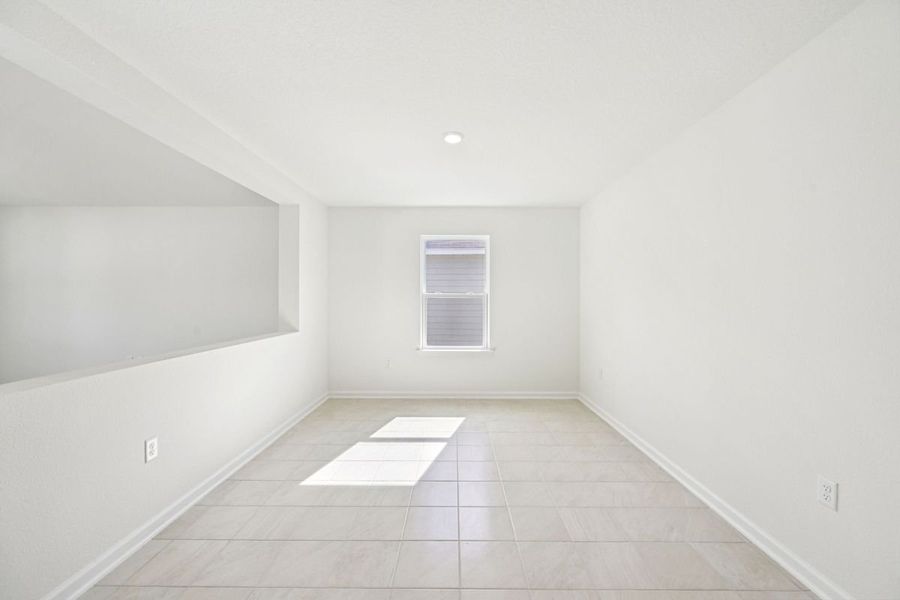 Spacious, unfurnished interior of a new home in Panther Creek, Jacksonville (Image 7).