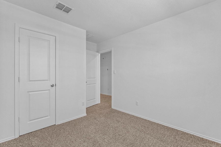 Spacious, unfurnished interior of a new home in Valverde, Bastrop (Image 14).