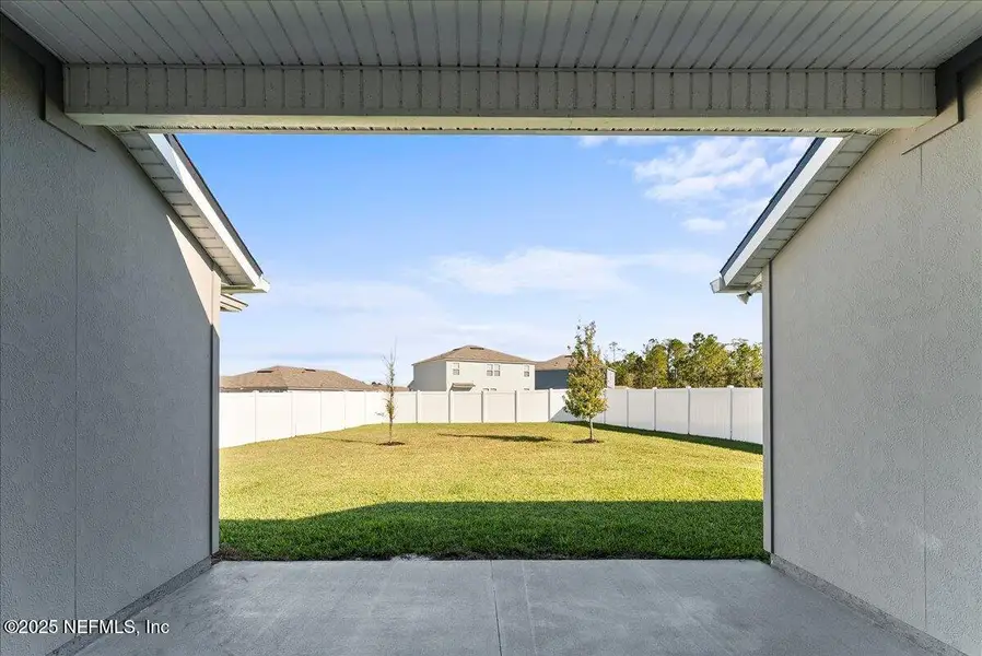 Exterior details and patio area of a home in Cross Creek, Green Cove Springs (Image 26).