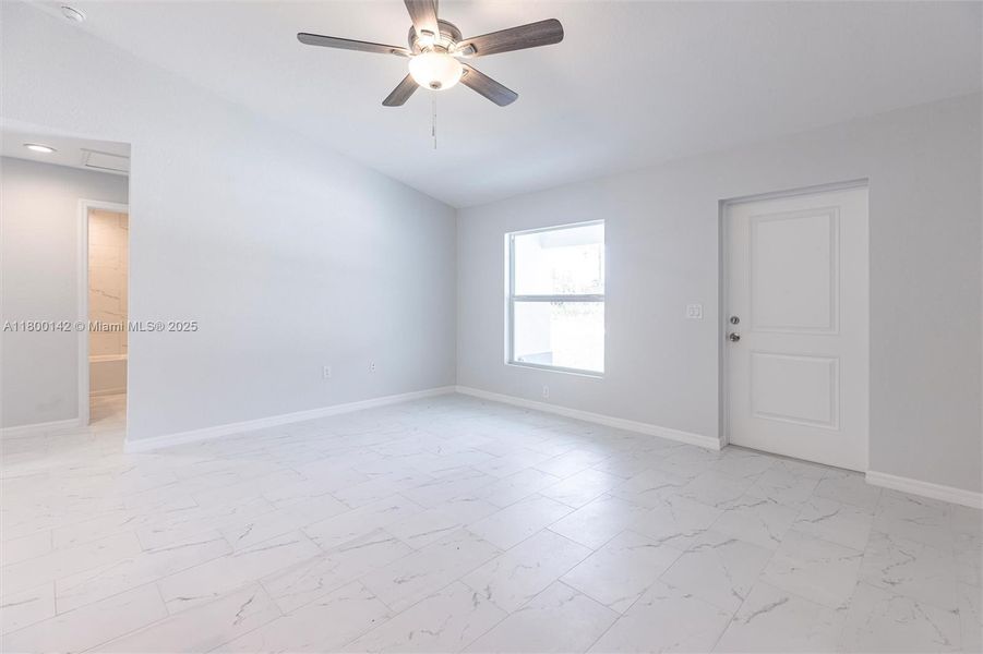 Spacious, unfurnished interior of a new home in , Lehigh Acres (Image 18).