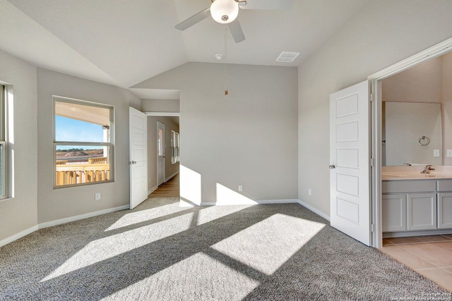 Spacious, unfurnished interior of a new home in Greenspoint Heights, Seguin (Image 39).