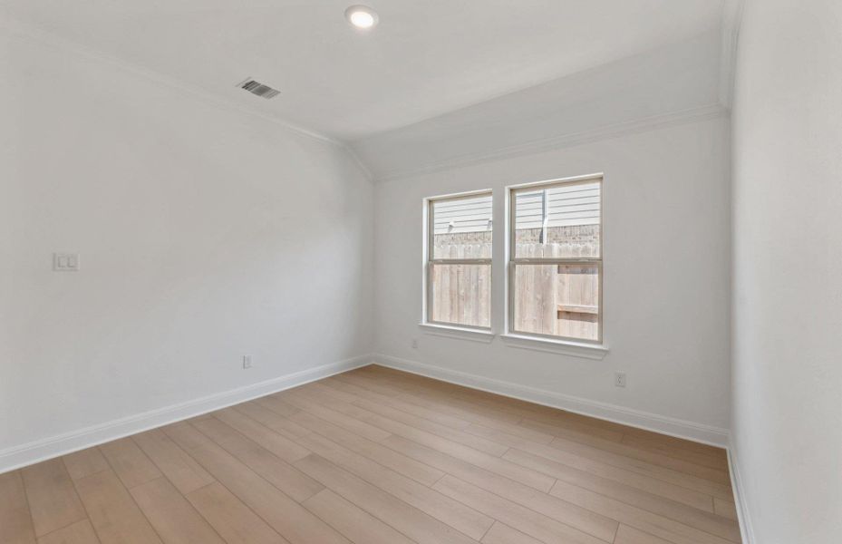 Spacious, unfurnished interior of a new home in Crescent Bluff, Georgetown (Image 21).