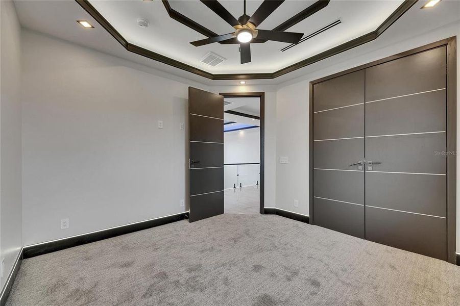 Spacious, unfurnished interior of a new home in , Apollo Beach (Image 90).