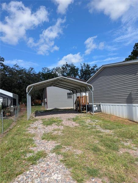 Exterior details and patio area of a home in , Lake Wales (Image 22).