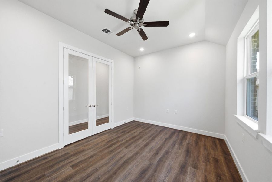Spacious, unfurnished interior of a new home in Chambers Creek, Willis (Image 36).