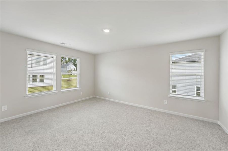Spacious, unfurnished interior of a new home in Northwoods at Mirror Lake, Villa Rica (Image 30).