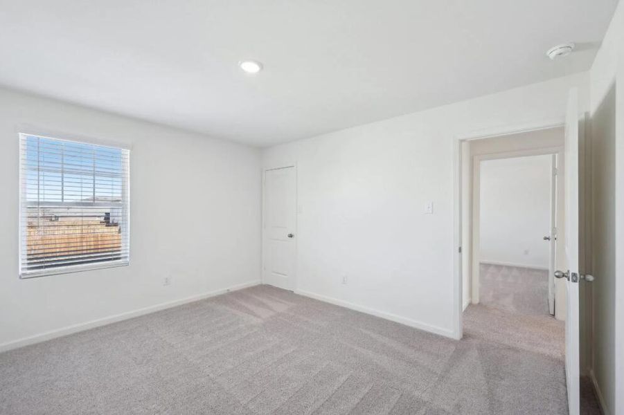 Spacious, unfurnished interior of a new home in Watson Hill, Summerville (Image 11).