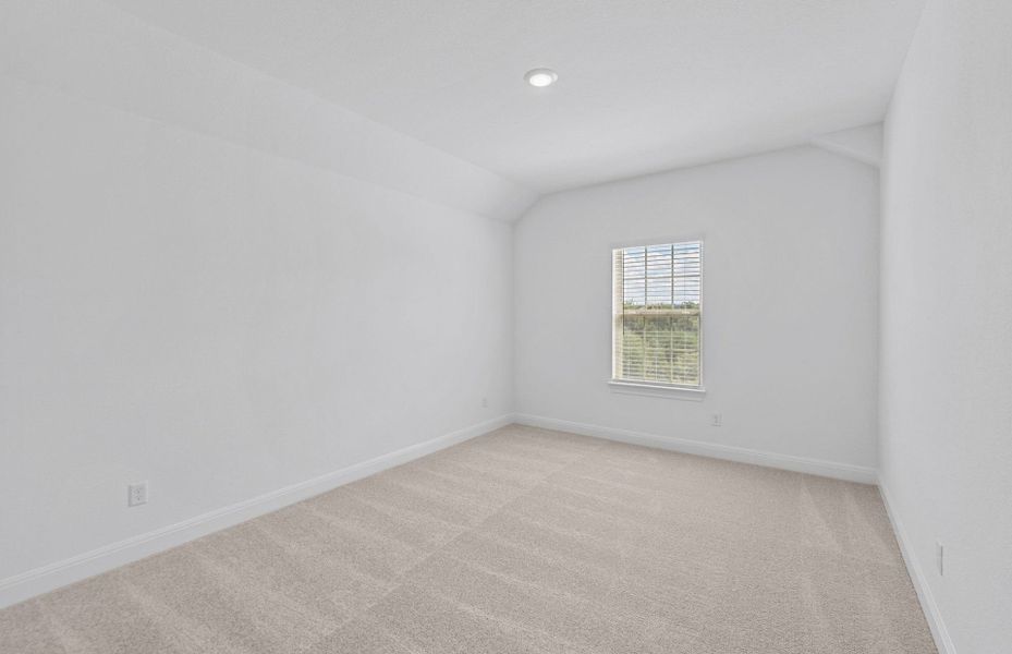 Spacious, unfurnished interior of a new home in Bluffview Reserve, Leander (Image 32).