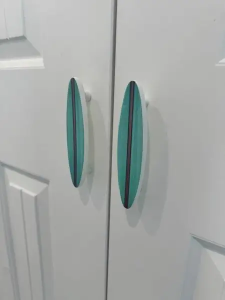 Decorative knobs add to the coastal theme.