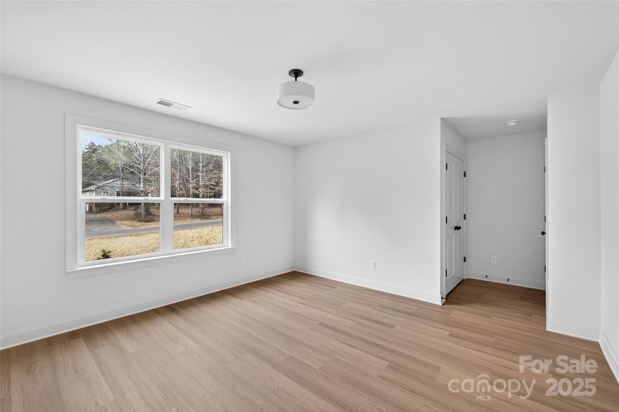 Spacious, unfurnished interior of a new home in , Denver (Image 33).