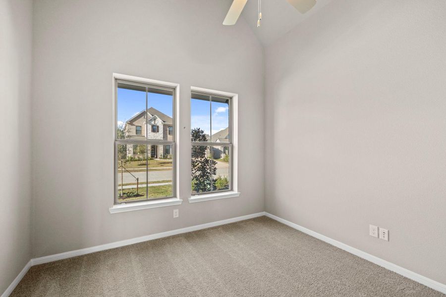 Spacious, unfurnished interior of a new home in The Meadows at Imperial Oaks 60', Conroe (Image 28).
