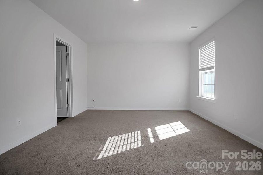 Spacious, unfurnished interior of a new home in , Kings Mountain (Image 30).
