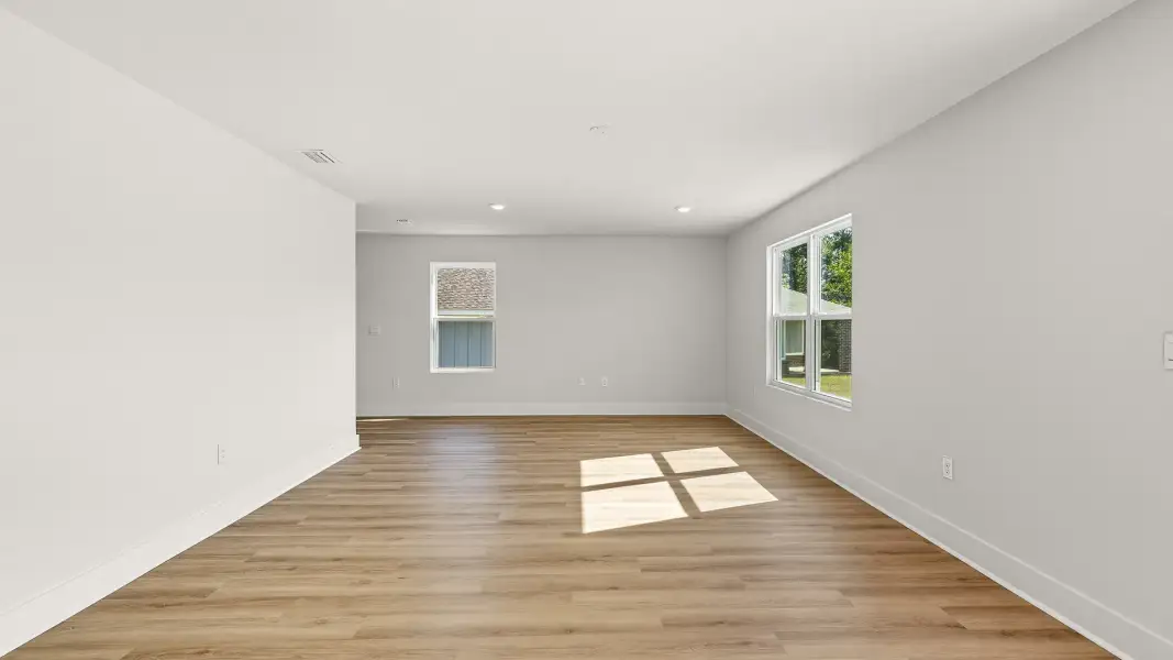 Spacious, unfurnished interior of a new home in Magnolia Lane, Santa Rosa Beach (Image 13).