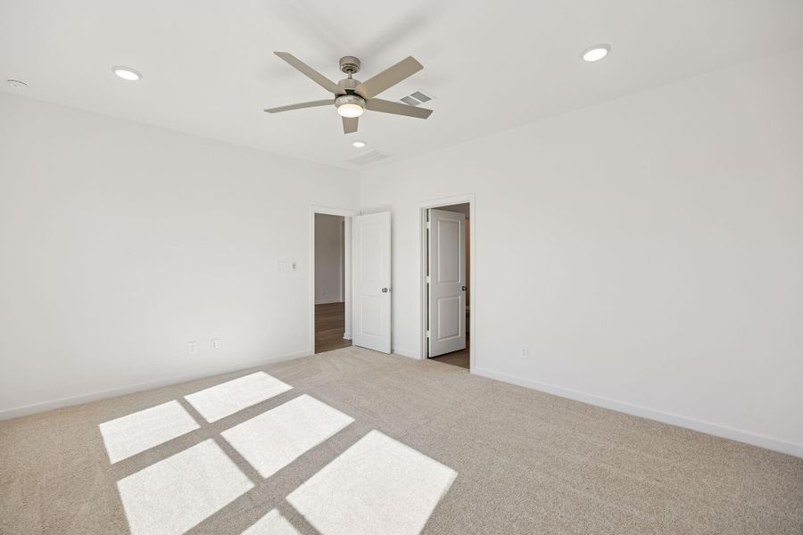 Spacious, unfurnished interior of a new home in Montgomery Bend, Montgomery (Image 31).