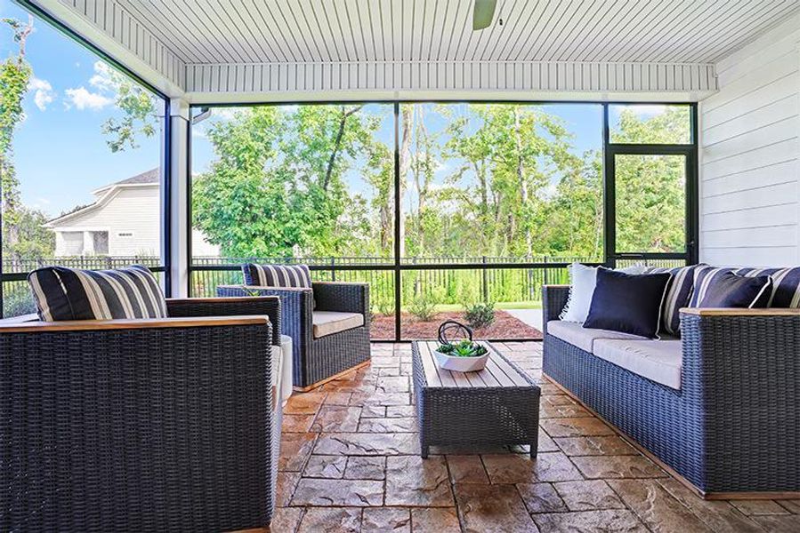 Boothbay Harbor, Loggia