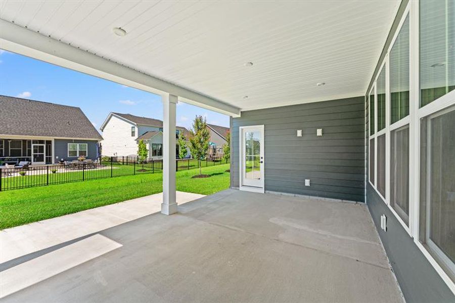 Exterior details and patio area of a home in Indigo Bay, Myrtle Beach (Image 2).