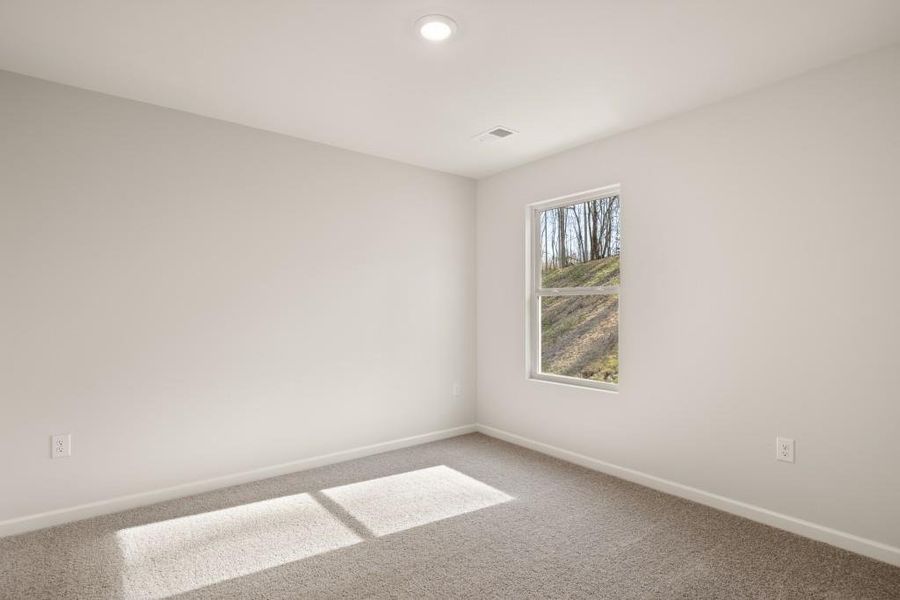 Spacious, unfurnished interior of a new home in Oconee Overlook, Gainesville (Image 36). Spacious, unfurnished interior of a new home in Oconee Overlook, Gainesville (Image 36).