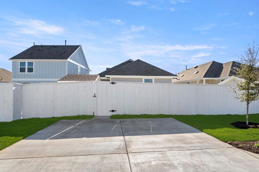 Exterior details and patio area of a home in Harvest Ridge, Elgin (Image 4).