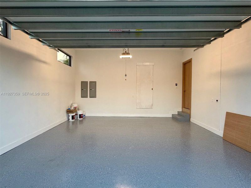 Spacious, unfurnished interior of a new home in , Fort Lauderdale (Image 45).