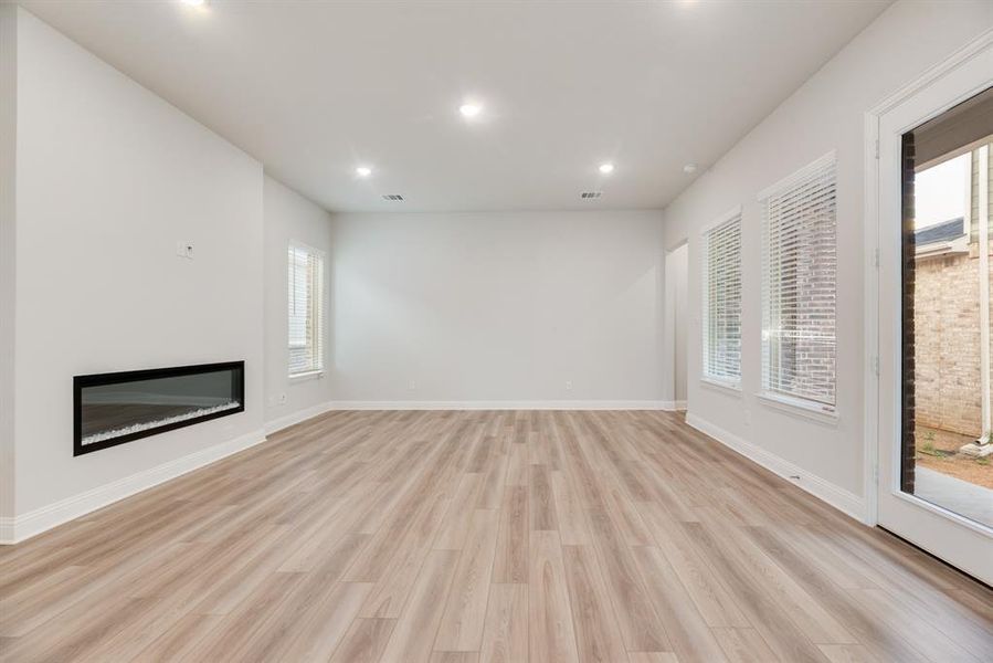 Spacious, unfurnished interior of a new home in Bayside, Rowlett (Image 20). Spacious, unfurnished interior of a new home in Bayside, Rowlett (Image 20).