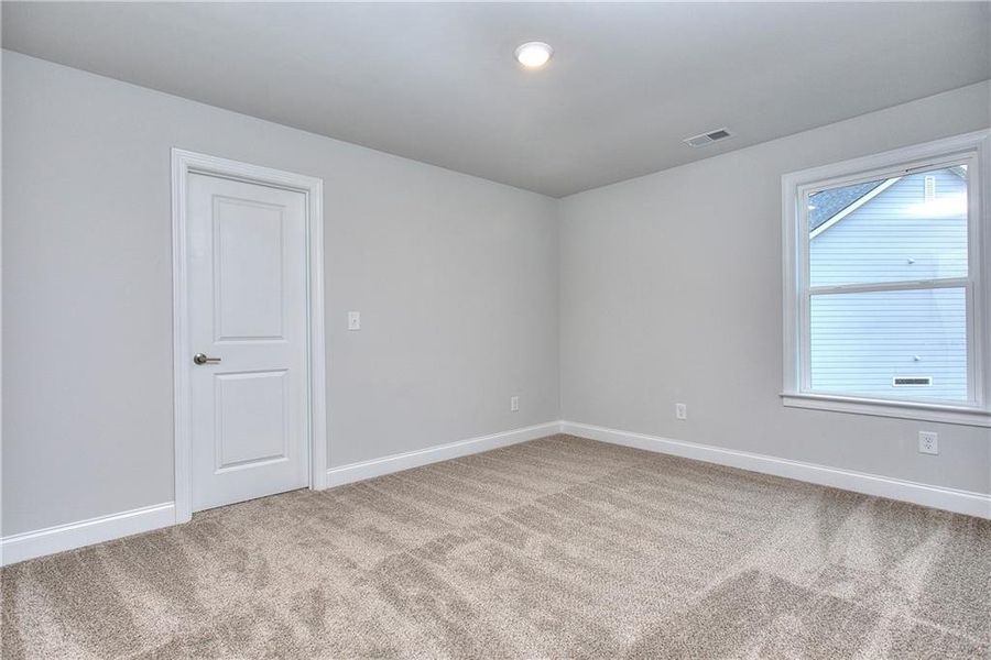 Spacious, unfurnished interior of a new home in , Homer (Image 27).