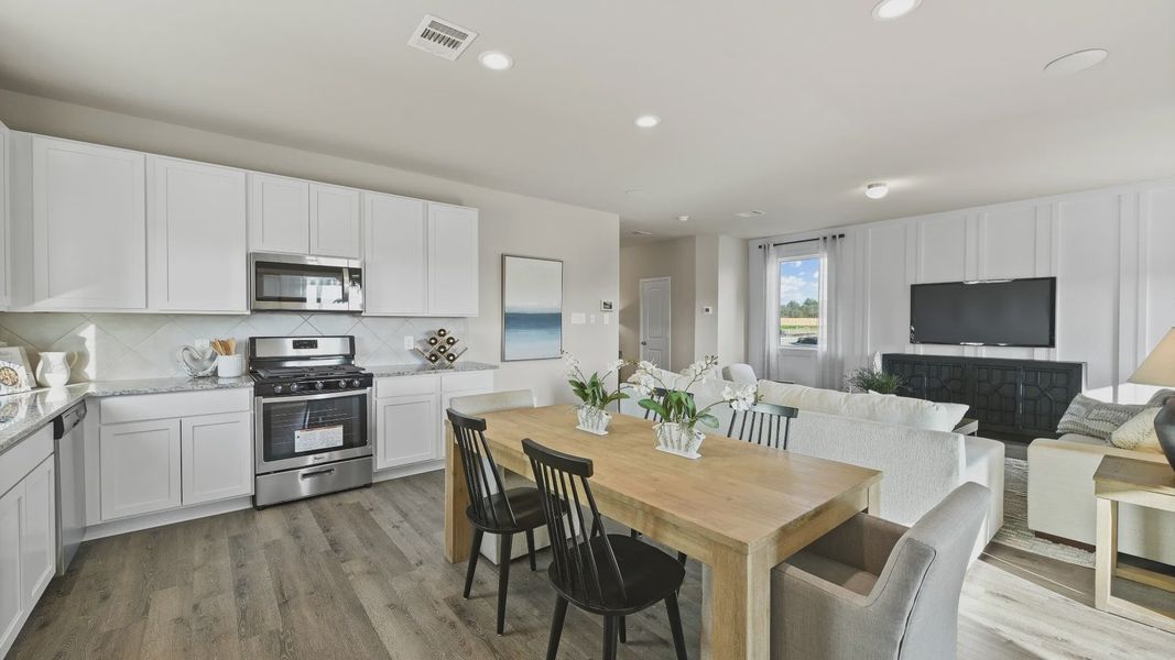 Kitchen & Dining Area