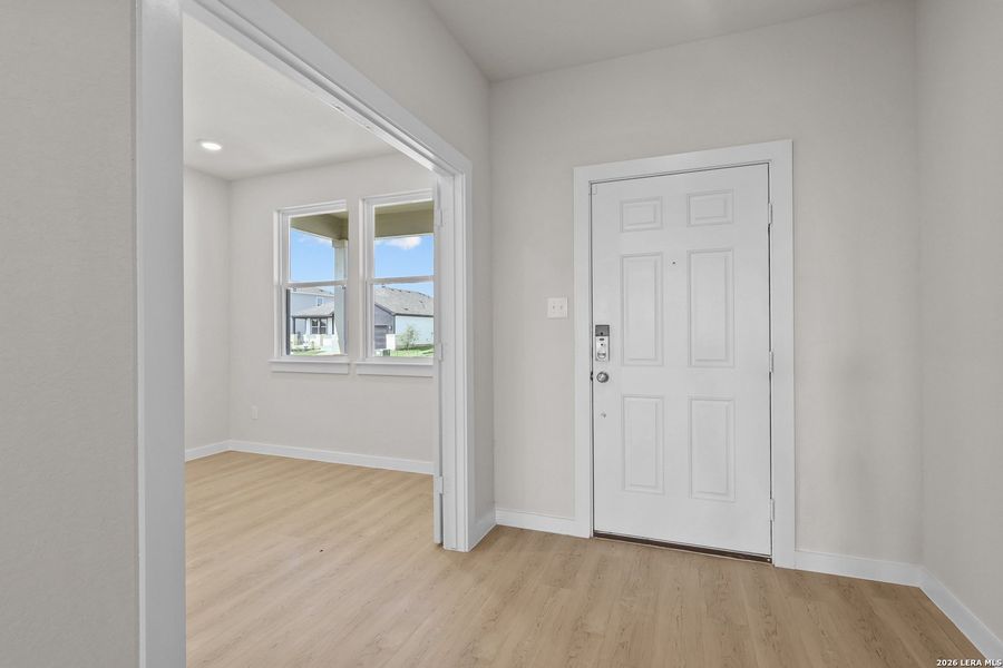 Spacious, unfurnished interior of a new home in Hiddenbrooke, Seguin (Image 17).