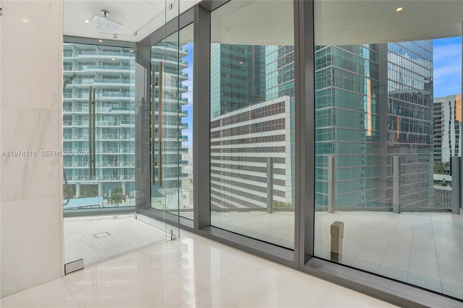 Condo located in Miami, FL showcasing its design and architecture (Image 22).
