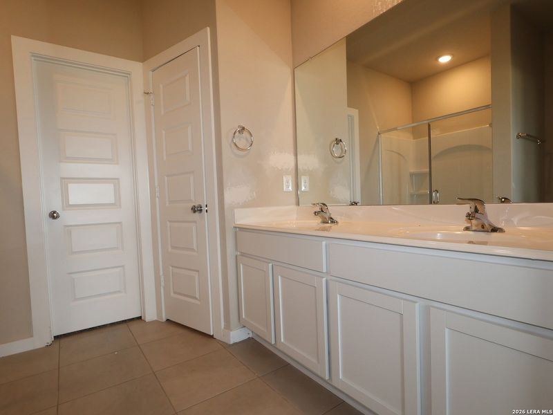 Furnished interior view inside a new home in Mesquite Ridge, San Antonio (Image 13). Furnished interior view inside a new home in Mesquite Ridge, San Antonio (Image 13).