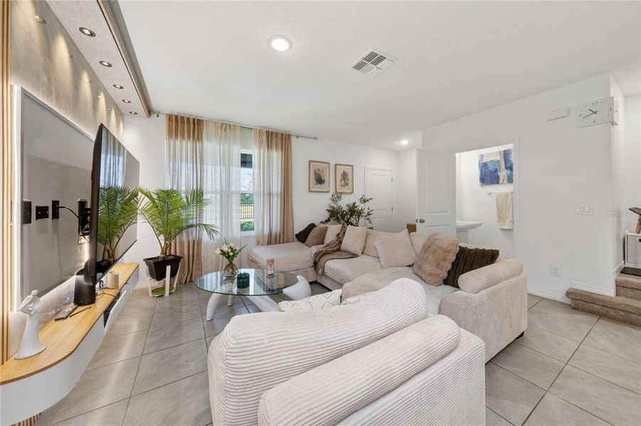 Furnished interior view inside a new home in , Winter Garden (Image 4).